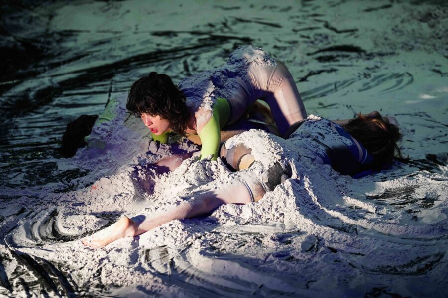 'DUST' (work in progress) / Urtė Groblytė & Judith Dhondt - Picture Olympe Tits 'DUST' (work in progress) / Urtė Groblytė & Judith Dhondt - Picture Olympe Tits