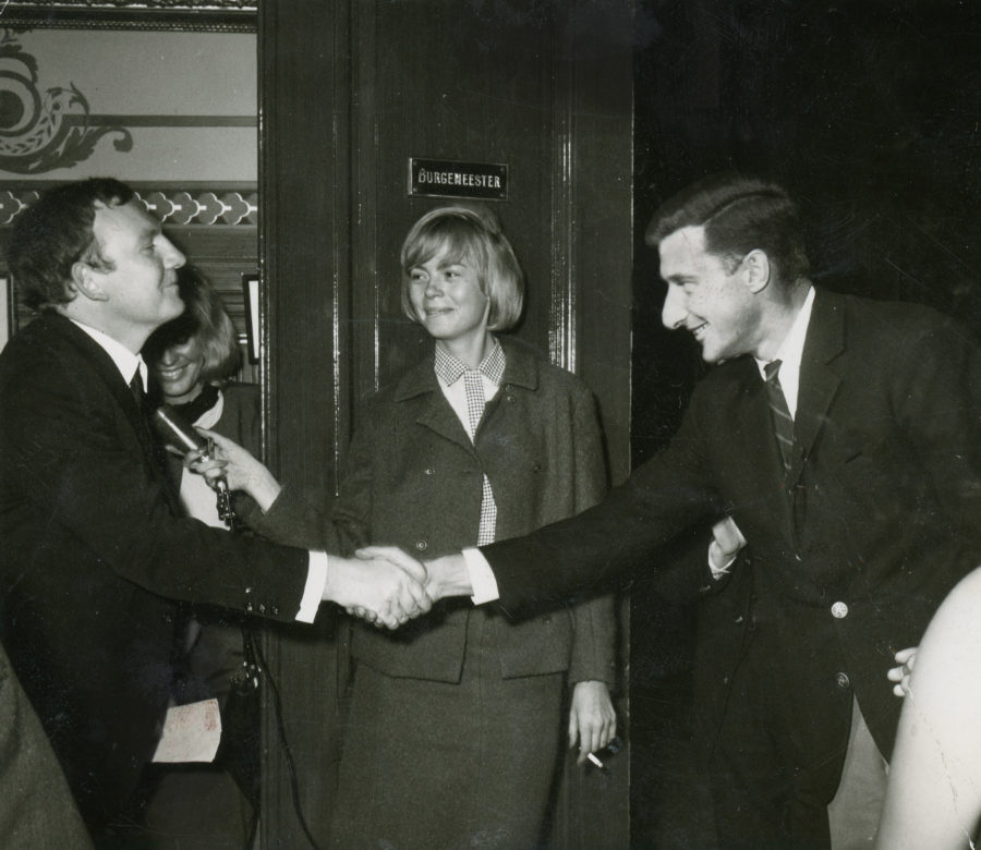 Annie Declerck met Hugo Claus and Harry Mulisch, 1964 (fotograaf onbekend)